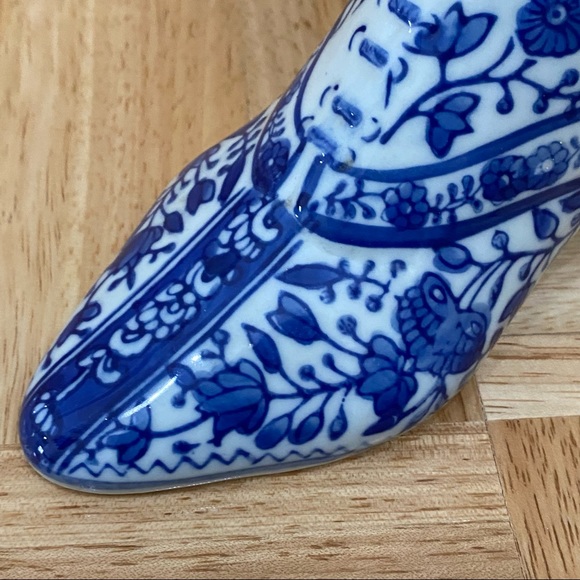 Vintage The Canton Collection by Two’s Co Blue & White Porcelain Boots Planter - Picture 2 of 14